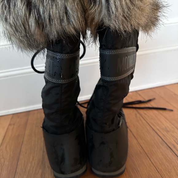 Moon Boots ProTECHt Hi-Top Monaco Boots in Black - Picture 3 of 6